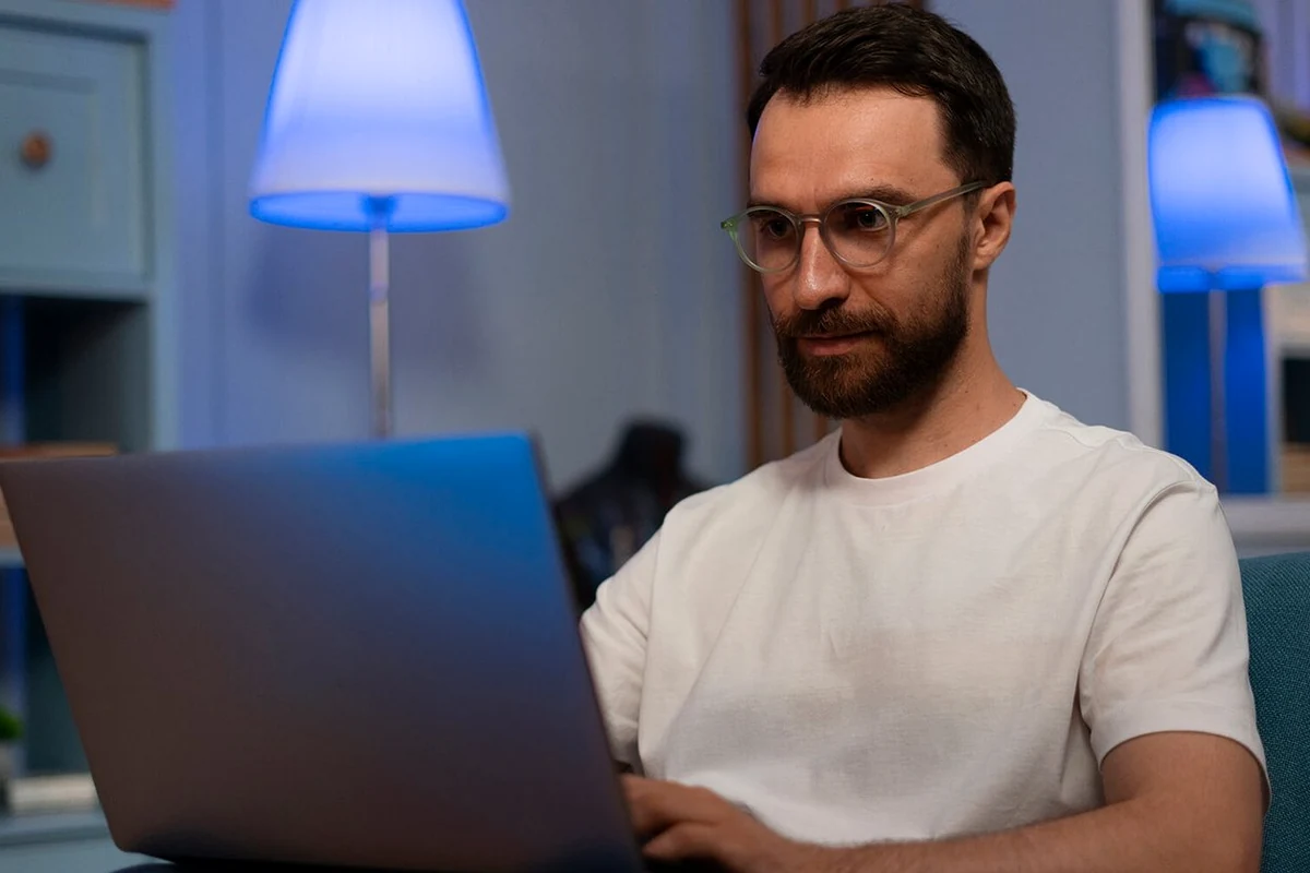 IT consultant analyzing a digital strategy for a business